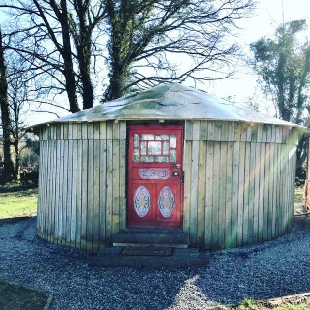 Mcclure Yurt At Carrigeen Glamping كيلكيني المظهر الخارجي الصورة