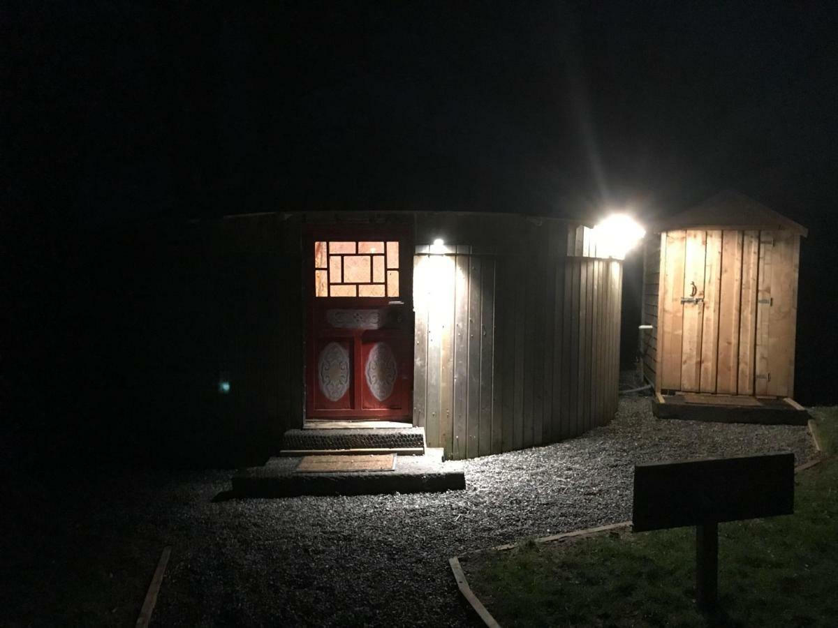 Mcclure Yurt At Carrigeen Glamping كيلكيني المظهر الخارجي الصورة